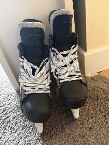 2014 Bauer Vapor APX2 Hockey Skates Regular Width Pro Stock 9 (Used)