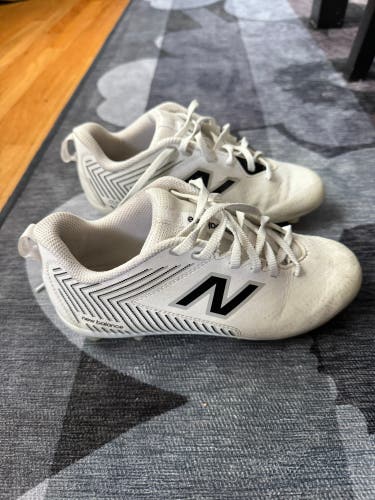 White Kids 3.5Y (Big Kids / Youth) Youth New Balance Rush Low Top Molded Cleats (Used)