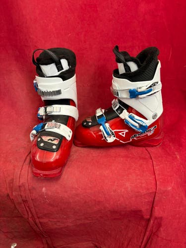 Ski Boots: Nordica Fire Arrow Team 3 (Firearrow T3) junior/children's ski boots
Size: 23.5
