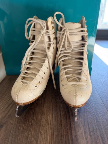 Jackson Ultima Figure Skates A Adult 6 (Used)