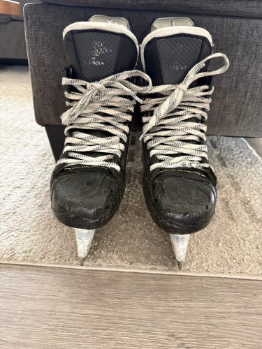 Black 2023 Bauer Vapor Hyperlite 2 Hockey Skates 8-New tongues and steel (Used)