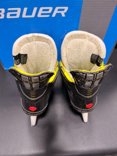 2022 Bauer Supreme M4 Hockey Skates Size 5 (Used)
