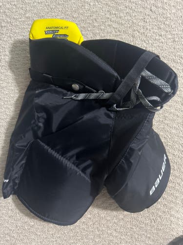 Youth Medium Bauer Supreme S170 Hockey Pants (Used)