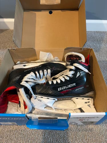 2023 Bauer Vapor X4 Hockey Skates Size 5 (Used)