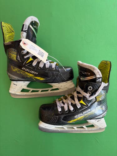 Youth Bauer Vapor X4 Hockey Skates Regular Width 13.5 (Used)