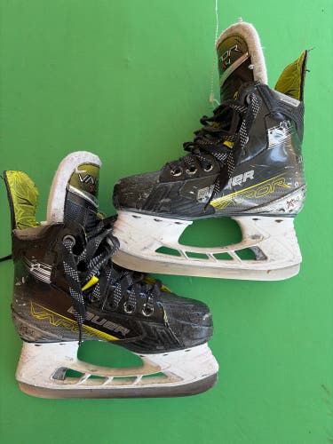 Junior Bauer Vapor X4 Hockey Skates Extra Wide Width Size 1 (Used)
