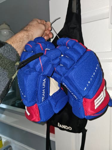 True Catalyst 9x Pro Gloves 13" (New)