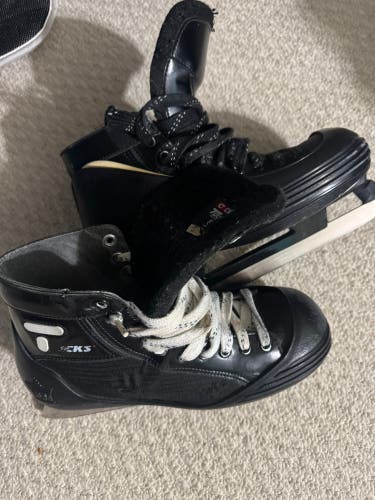 CCM Tacks Hockey Goalie Skates 8 (Used)