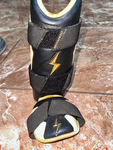 Black Junior Shin Guards (Used)