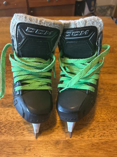 2020 CCM Super Tacks 9370 Hockey Goalie Skates Size 1.5 (Used)
