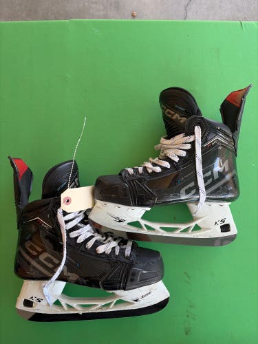 Senior CCM JetSpeed FT690 Hockey Skates Wide Width 7 (Used)
