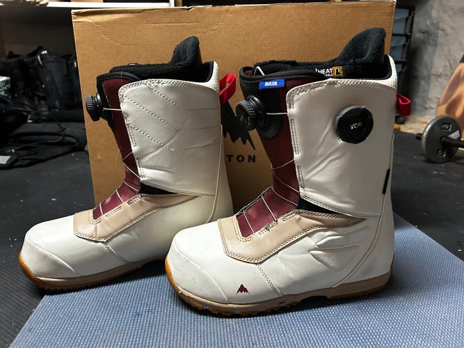 Men's Size M 11.0 (W 12.0) Burton Ruler Snowboard Boots Medium Flex (Used)double boa