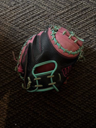 Wilson A1000 RH Catcher's Baseball Glove 33" (Used)