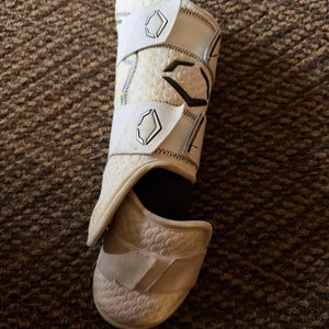 White Senior EvoShield Leg guard Shin Guards (Used)