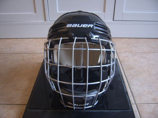 Free Shipping-Excellent Condition Bauer BHH4500 Hockey Helmet sz Medium Black w/Cage