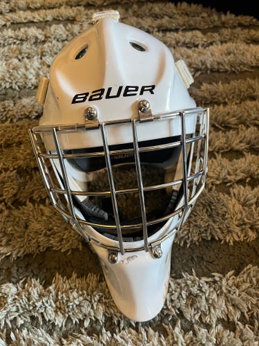 Senior Medium Bauer 940 Goalie Mask (Used)