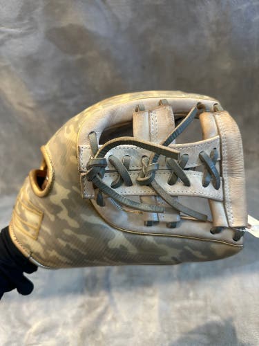 White Rawlings REV1X RH Infield Baseball Glove 11.5" (Used)