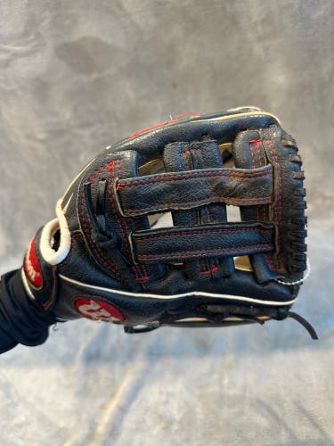 Black Wilson A450 RH Outfield Baseball Glove 11" (Used)
