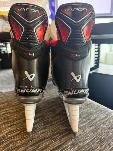 2023 Bauer Vapor X4 Hockey Skates 8 (Used)