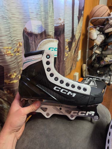 CCM Inline Skates Regular Width Size 8 (Used)