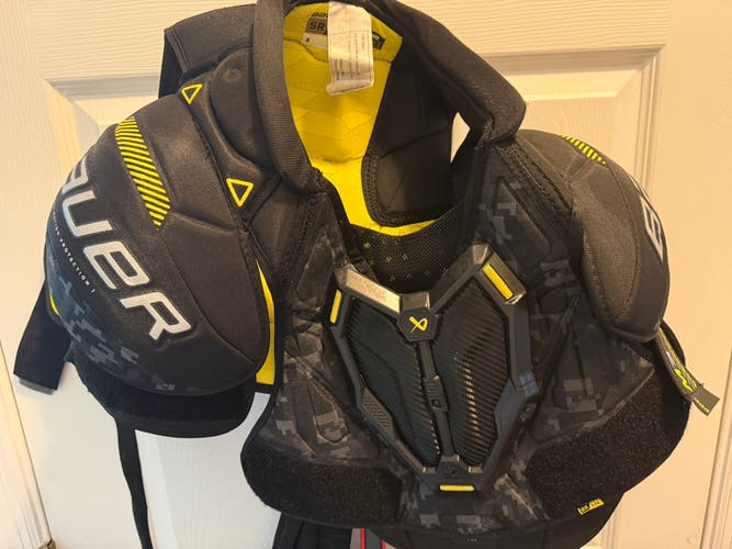 Men's Large Senior Bauer Supreme M3 Shoulder Pads (Used)
