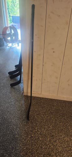 Junior Warrior Covert QR5 Right Handed Hockey Stick W03 40 Flex (Used)