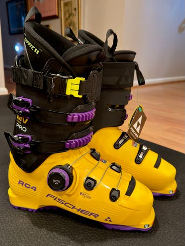 NIB Fischer RC4 Free Pro MV BOA Ski Boots w/ ZipFit - Size 28.5 (2027)