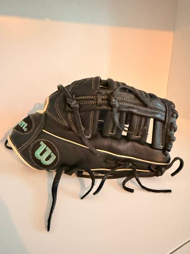 Wilson A700 RH Outfield Baseball Glove 12.5" (Used)