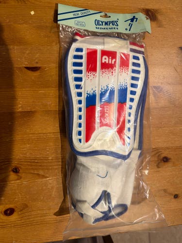 OLYMPUS  ADULT AIR SOCCER SHINE GUARDS 358A