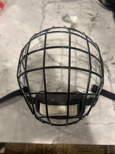 Medium CCM FM580 Full Cage (Used)