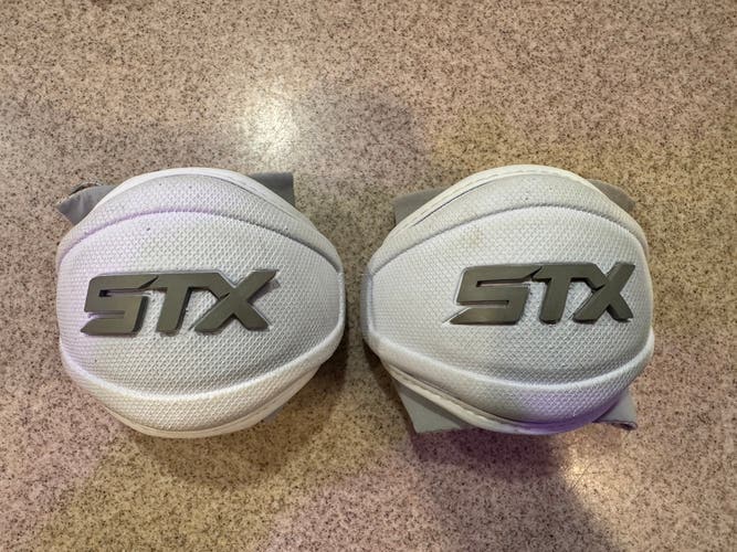 STX Stallion 1k Arm Pads Adult Medium (Used)