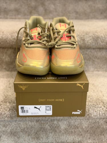 Men's Size M 10.5 (W 11.5) Puma Shoes (Used)