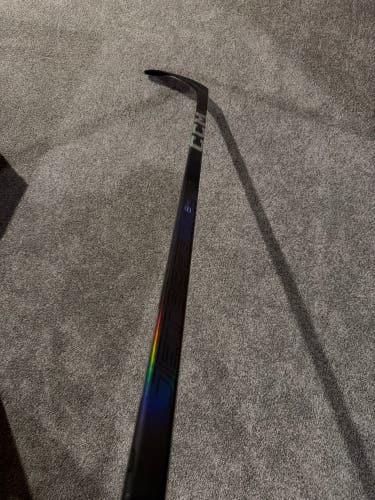 (Black) Intermediate CCM JetSpeed FT8 Pro Right Handed Hockey Stick P28 65 Flex (New)