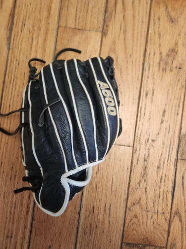 Wilson RH A500 Baseball Glove 10.5" (Used)