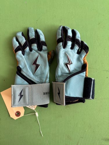 Blue Youth Medium Bruce Bolt Batting Gloves