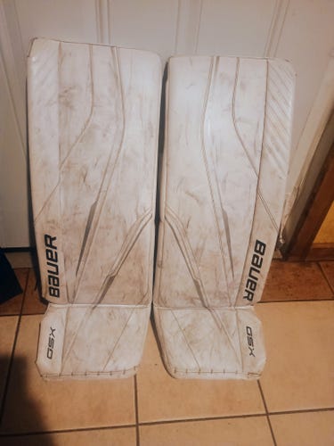 32" intermediate Bauer Goalie Leg Pads (Used)