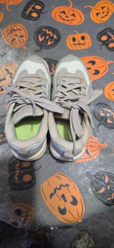 Gray Kid's 13K (Little Kids) Youth Under Armour Molded Cleats (Used)