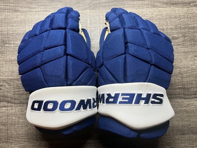 Sher-Wood Toronto Maple Leafs William Nylander Rekker Legend Pro Gloves 13" Pro Stock (Used)