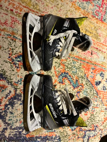 Bauer Vapor X4 Junior Skates – Size 1.5D – Gold Bladetech Steel