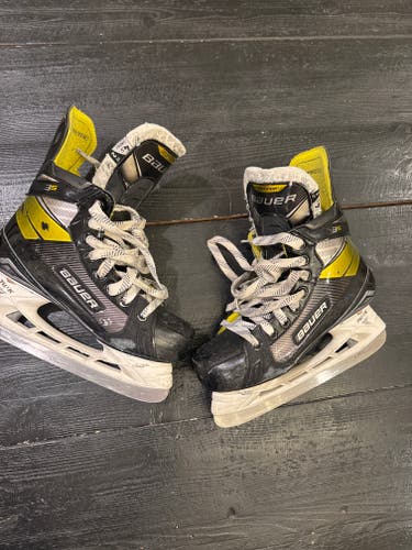 Black/Yellow Bauer Supreme 3S Hockey Skates Size 4.5 (Used)
