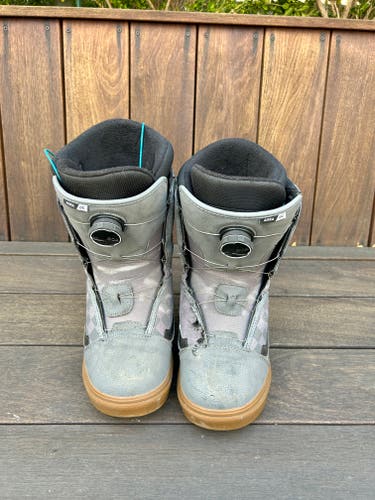 Men's Size M 7.5 (W 8.5) Vans Aura OG Snowboard Boots Medium Flex All Mountain (Used)