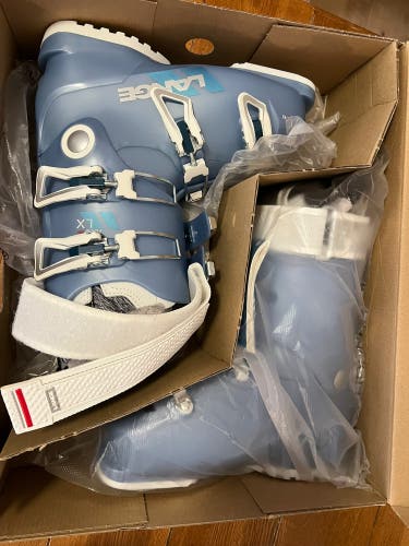 Mondo 23 & 23.5 Women's Lange LX 70 Ski Boots Soft Flex (New)