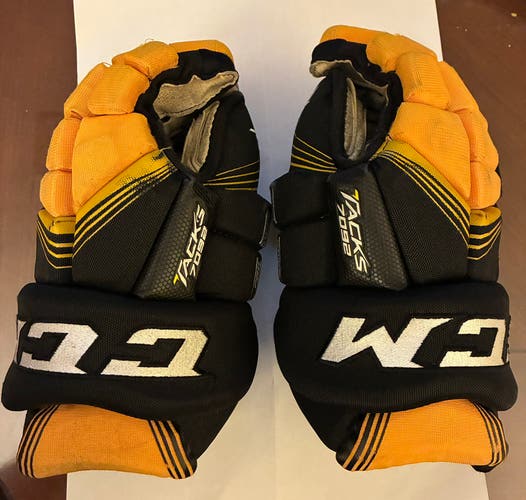 Black and Gold Intermediate CCM Tacks 7092 Gloves 13" (Used)