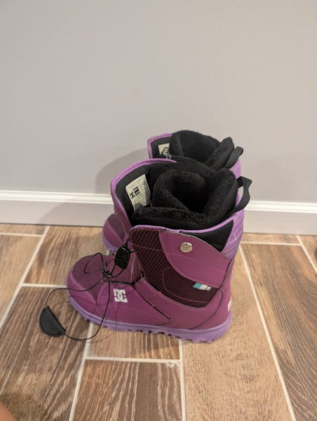 Women's Size M 7.5 (W 8.5) DC Mora Dual BOA Snowboard Boots Medium Flex All Mountain (Used)