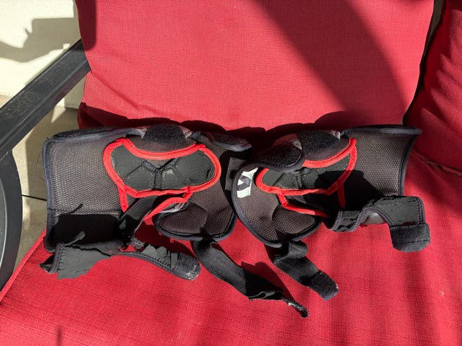 Senior Large CCM U+ CL Elbow Pads (Used)