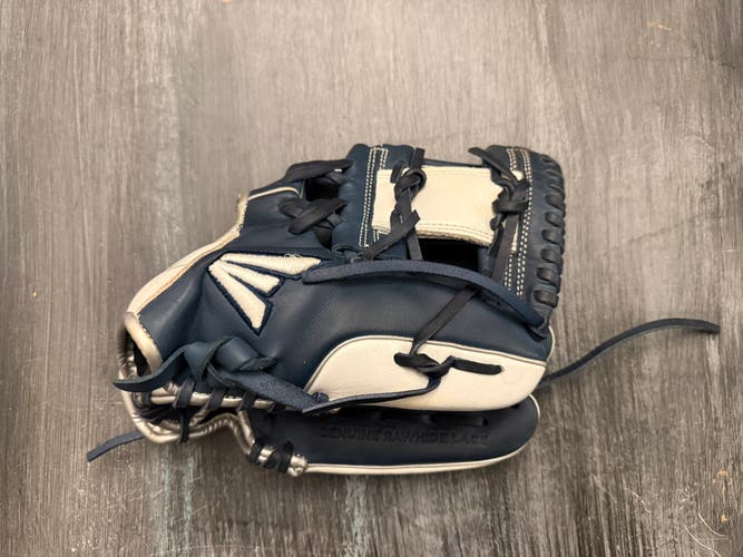 Easton Future Elite RH Baseball Glove 11" (Used)