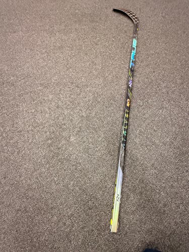 True Catalyst 9x3 Right Handed Intermediate  Hockey Stick T28 55 Flex