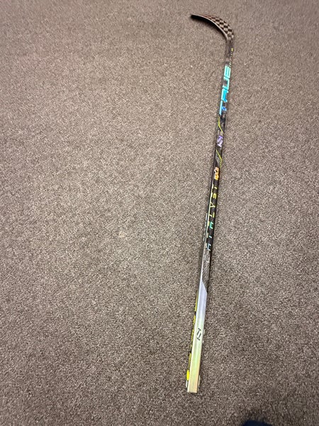 True Catalyst 9x3 Right Handed Intermediate Hockey Stick T28 55 Flex