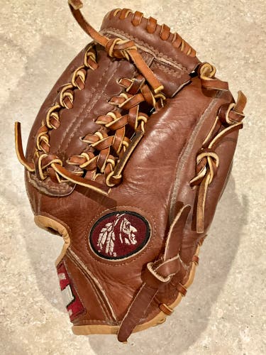 Nokona Walnut RHT Infield Baseball Glove 11.5" (Used)