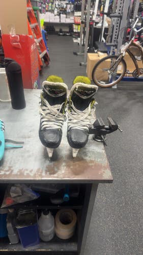 Used Bauer VAPOR X4 Junior Hockey Skate Junior 02.5 11337-S000499220